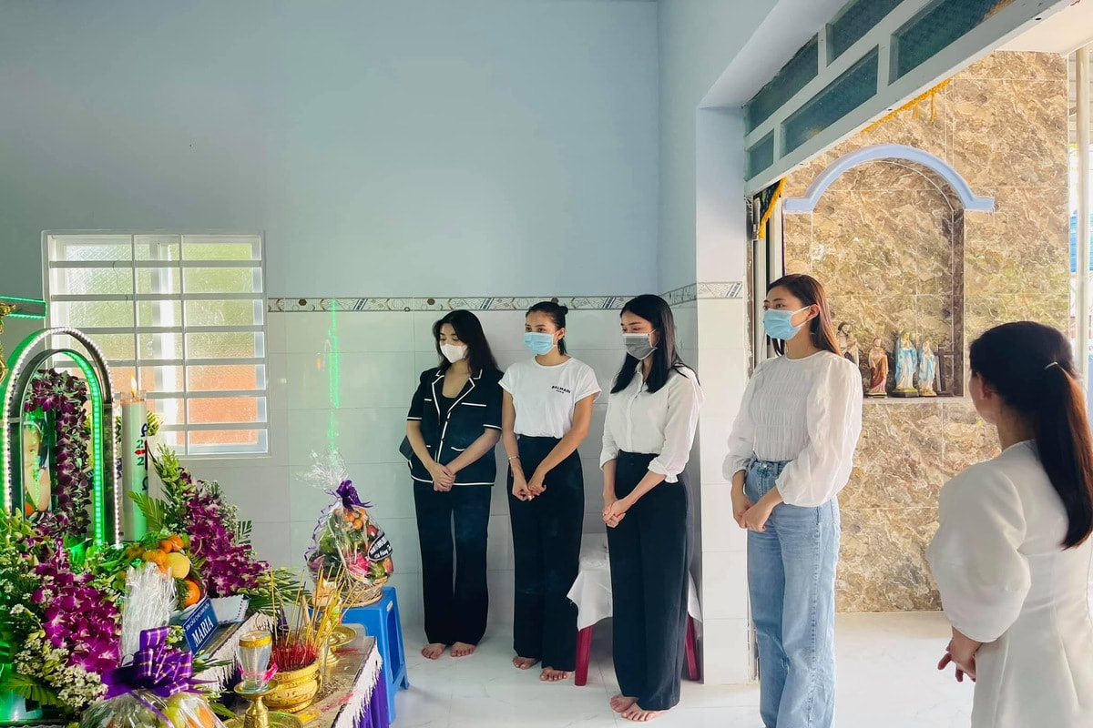 tai-sao-khong-duoc-khen-nguoi-chet-dep