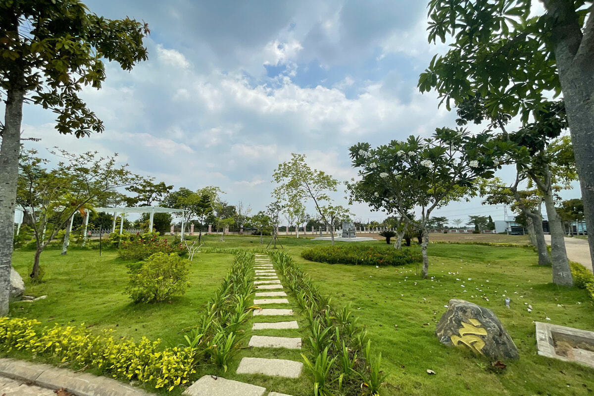 tay-phuong-cuc-lac