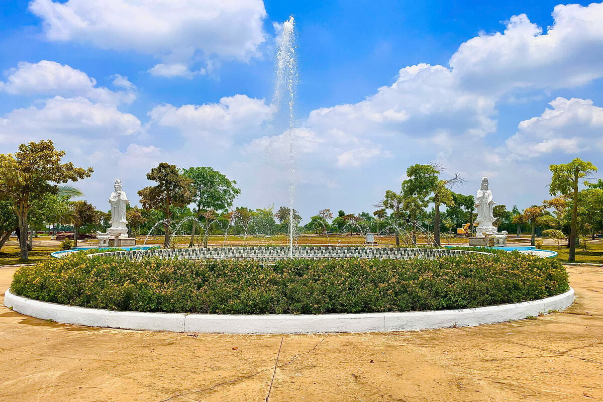 tay-phuong-cuc-lac