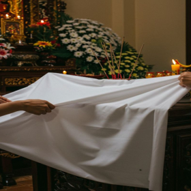 Tại sao phải che bàn thờ khi có người mất? Ý nghĩa tâm linh